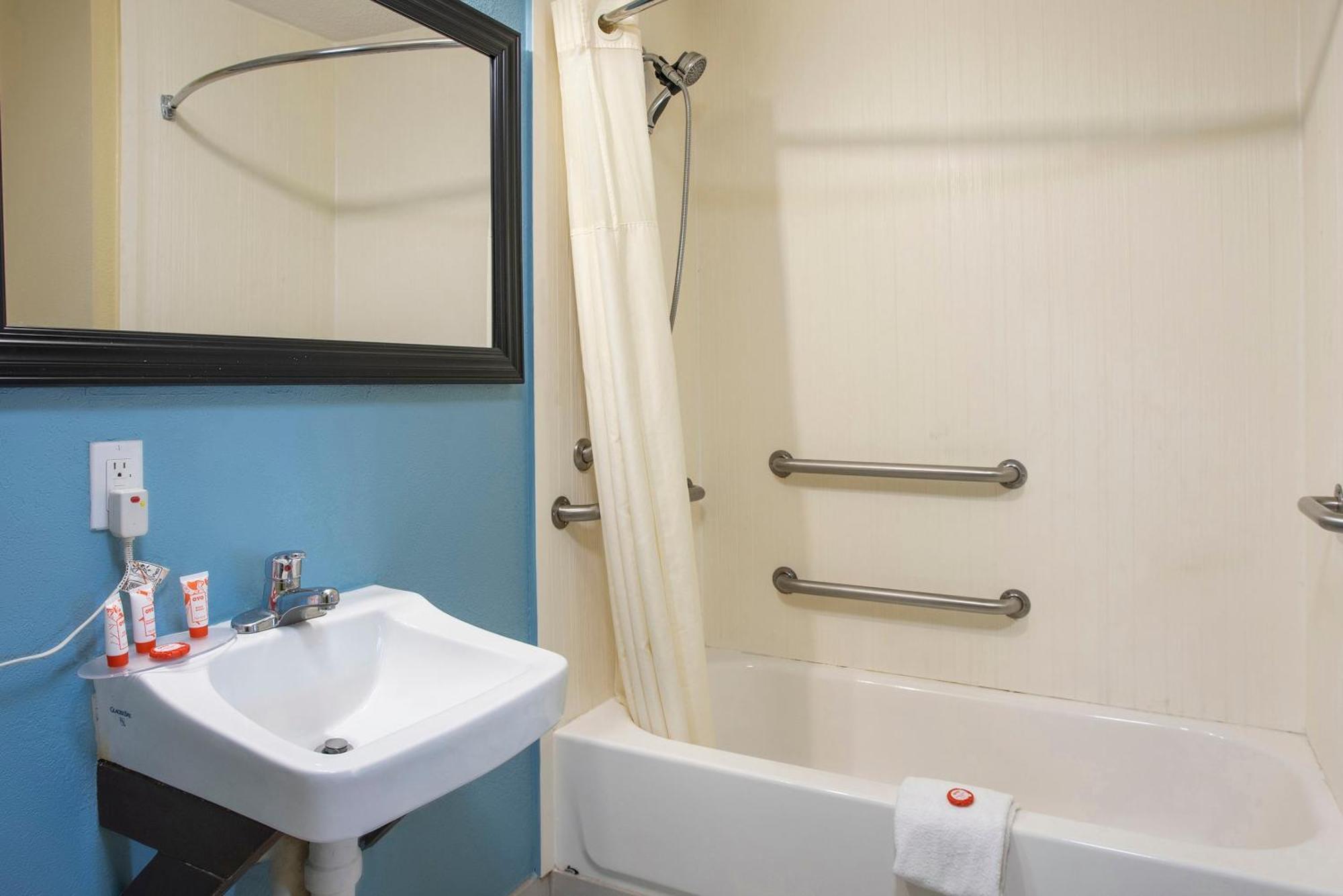 Oyo Hotel Knoxville Tn Cedar Bluff I-40 المظهر الخارجي الصورة