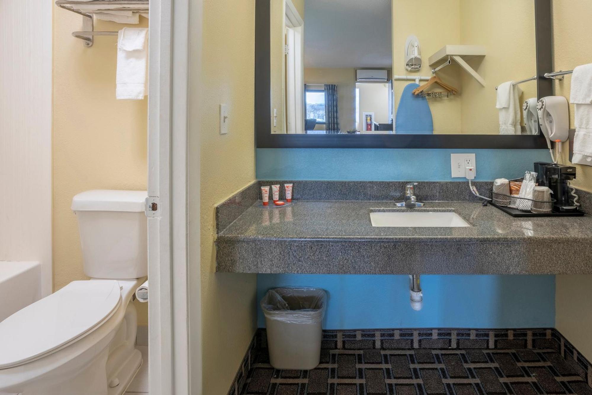 Oyo Hotel Knoxville Tn Cedar Bluff I-40 المظهر الخارجي الصورة
