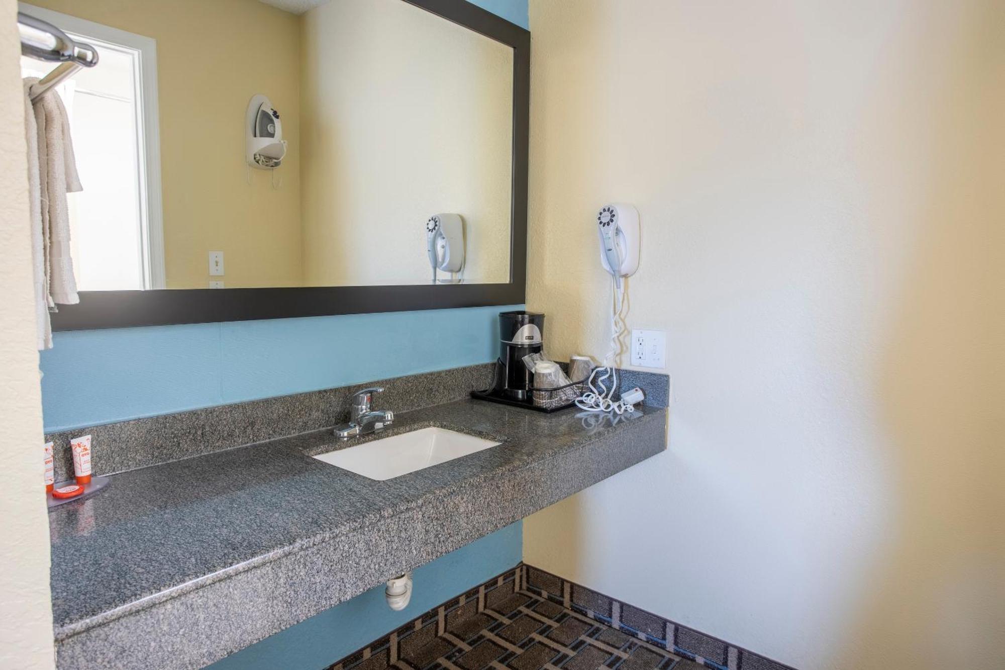 Oyo Hotel Knoxville Tn Cedar Bluff I-40 المظهر الخارجي الصورة