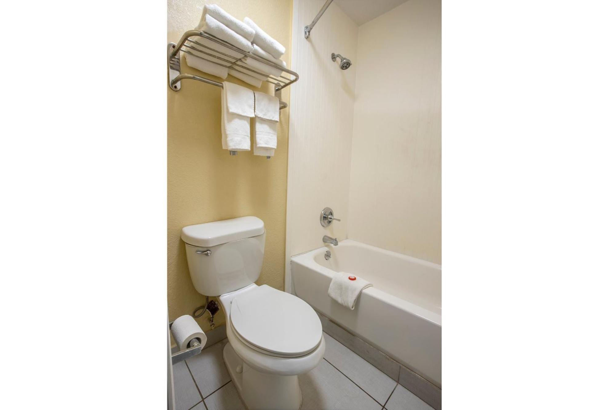 Oyo Hotel Knoxville Tn Cedar Bluff I-40 المظهر الخارجي الصورة